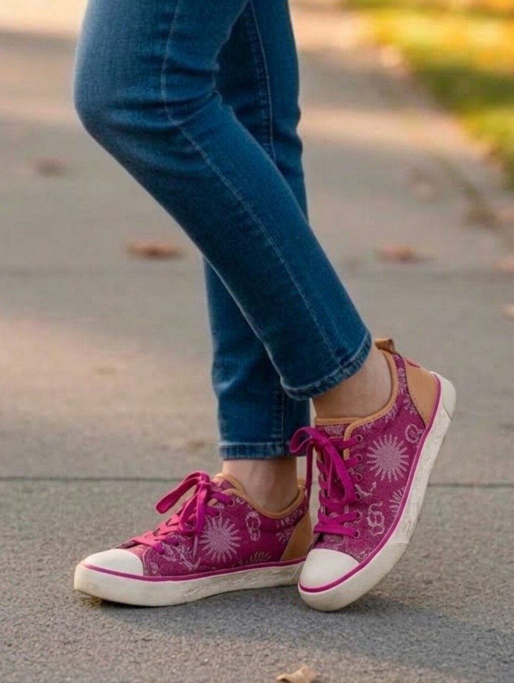 UGG Australia Evera Magenta Low-Top Sneakers